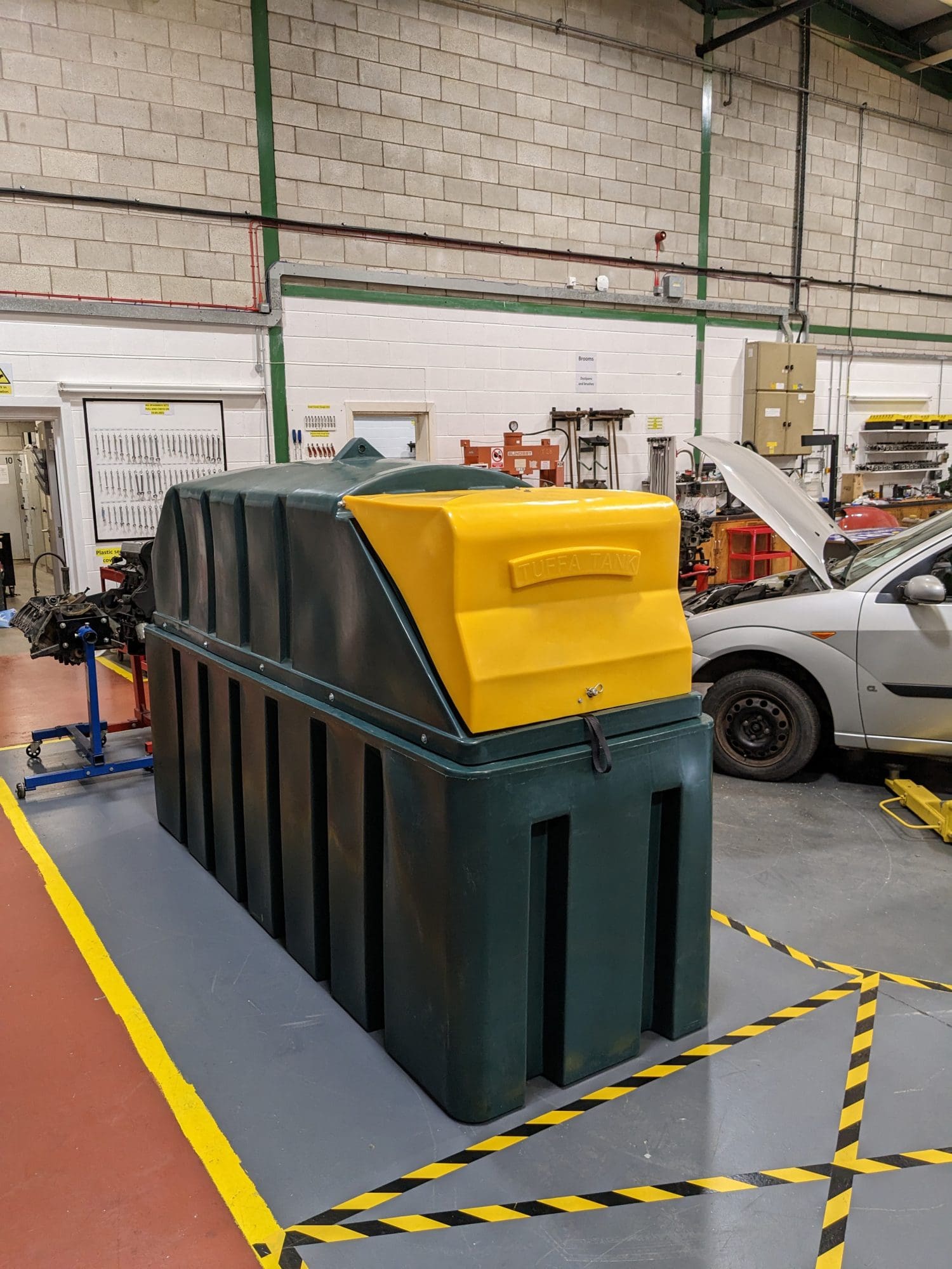 Tuffa 1350 litre waste oil storage tank